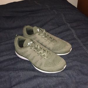 APL size 11 men’s running shoes